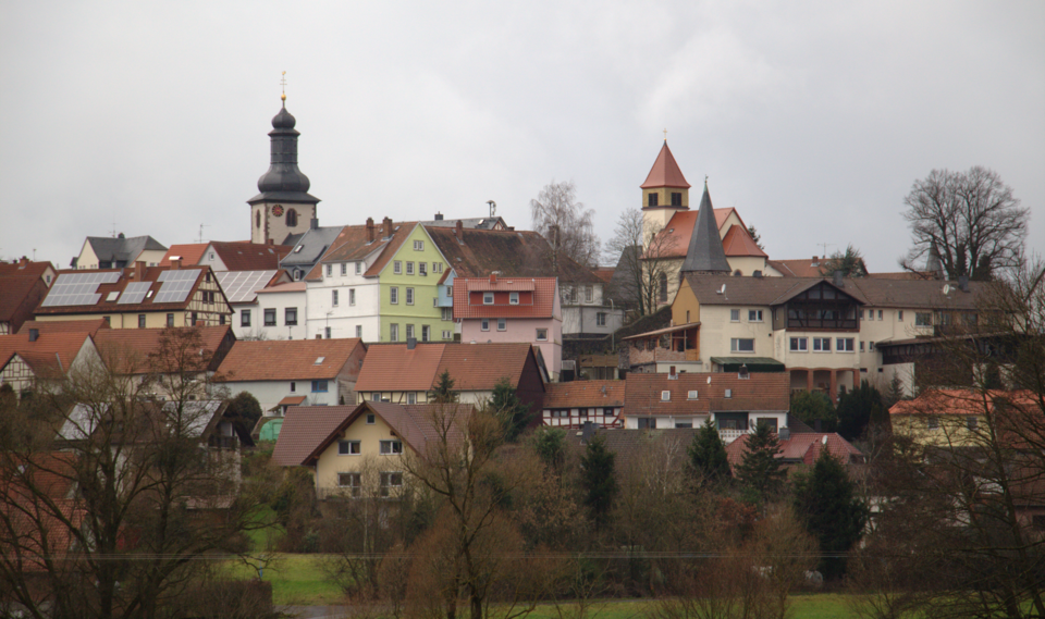 Umzug von Herbstein nach Zypern per Palette: Herbstein Herbstein pano E a – Foto: UuMUfQ, CC BY-SA 3.0, via Wikimedia Commons Umzug von Herbstein nach Zypern per Palette: Herbstein Herbstein pano E a