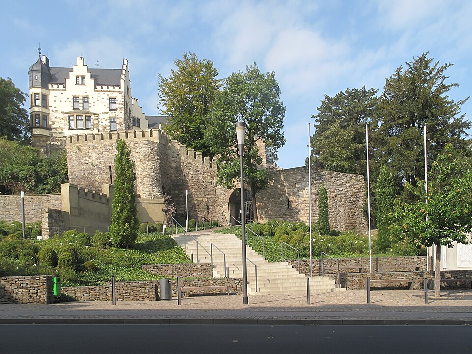 Umzug von Herzogenrath nach Zypern per Container: Herzogenrath, Burg Rode