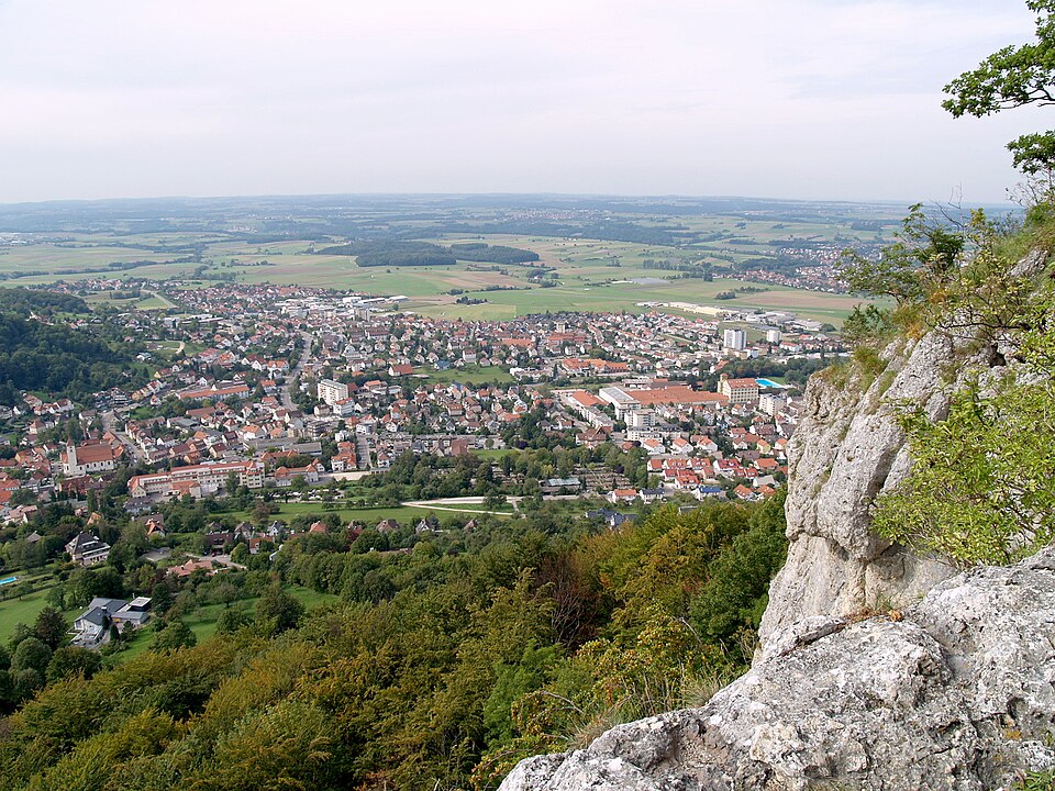 Umzug von Heubach nach Zypern per Container: Heubach rosenstein – Foto: Kreuzschnabel, CC BY-SA 3.0, via Wikimedia Commons Umzug von Heubach nach Zypern per Container: Heubach rosenstein