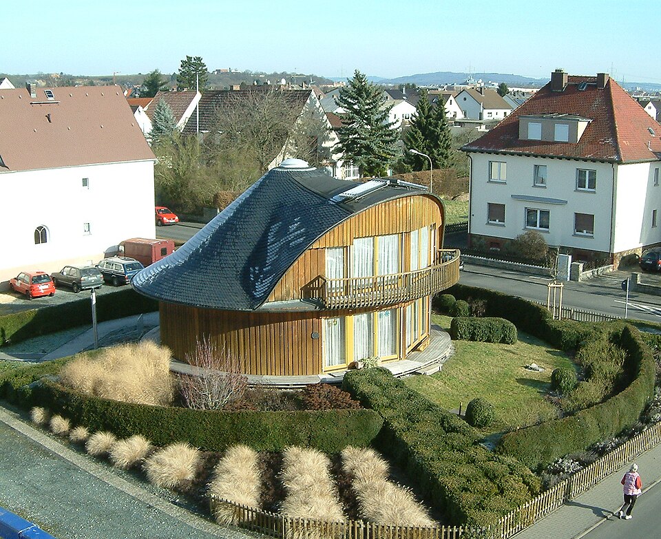 Umzug von Heuchelheim nach Zypern per Container: Drehhaus Erste Generation in Heuchelheim – Foto: Holz Chriso, CC0, via Wikimedia Commons Umzug von Heuchelheim nach Zypern per Container: Drehhaus Erste Generation in Heuchelheim