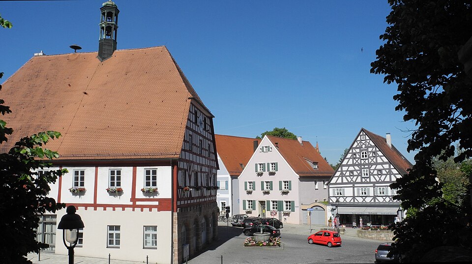 Umzug von Hilpoltstein nach Zypern per Container: Rathaus in Hilpoltstein – Foto: Franzfoto, CC BY-SA 3.0, via Wikimedia Commons Umzug von Hilpoltstein nach Zypern per Container: Rathaus in Hilpoltstein