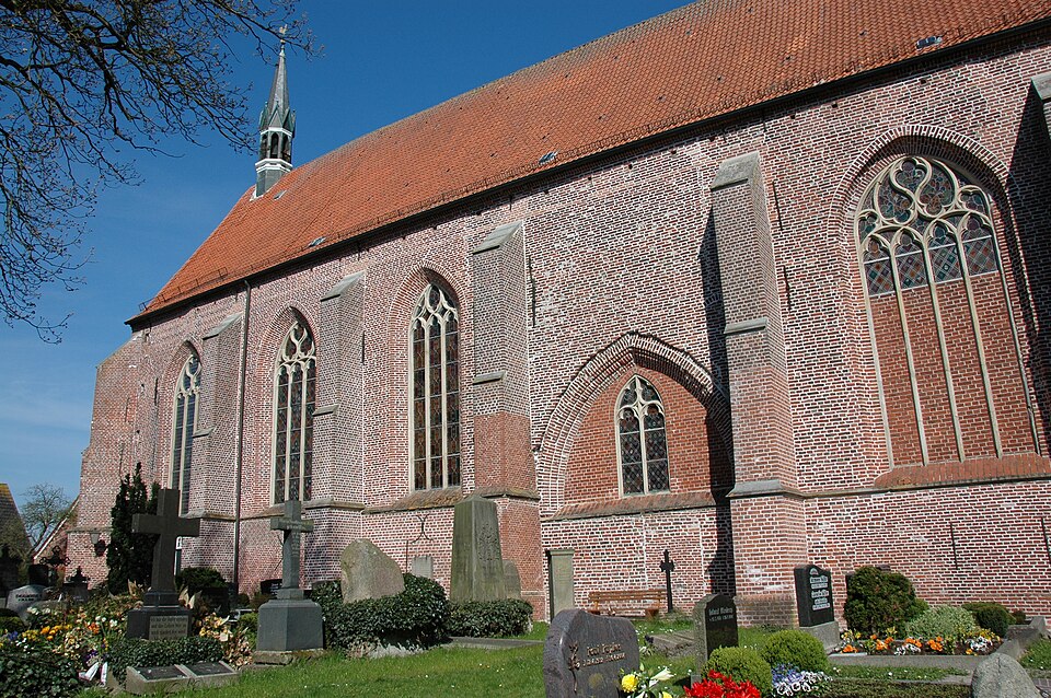 Umzug von Hinte nach Zypern per Container: Kirche Hinte – Foto: SeaSide, Public domain, via Wikimedia Commons Umzug von Hinte nach Zypern per Container: Kirche Hinte