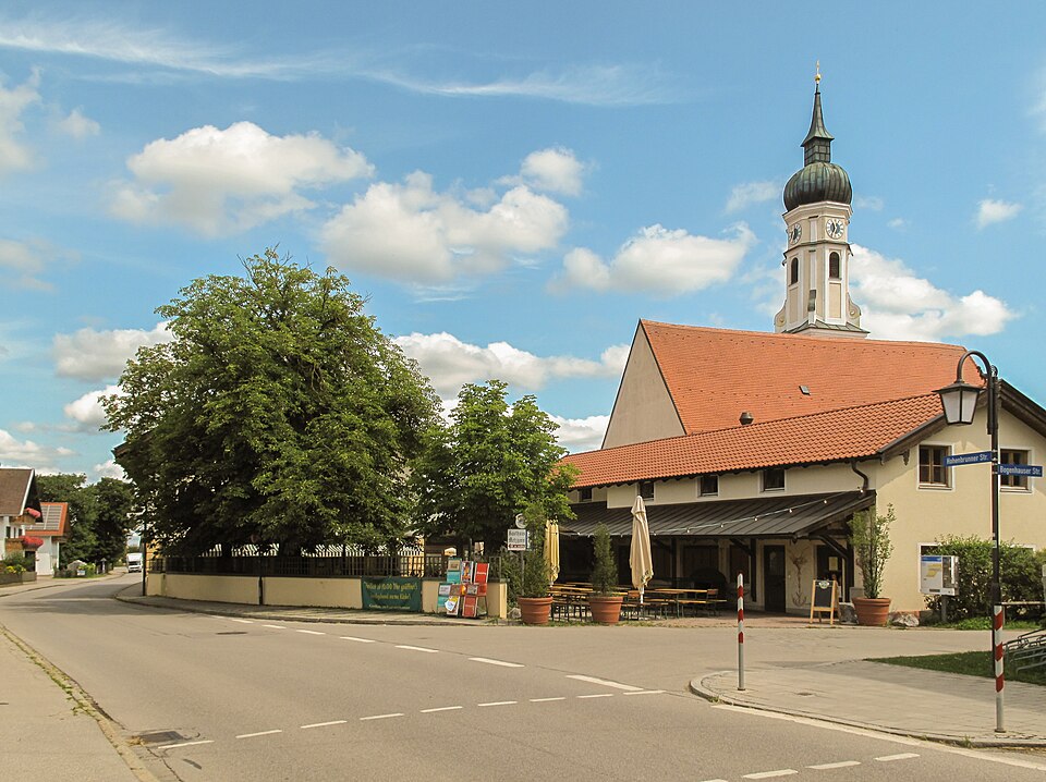 Umzug von Höhenkirchen-Siegertsbrunn nach Zypern per Container: Siegertsbrunn, kerktoren in straatzicht in Höhenkirchen-Siege – Foto: Michielverbeek, CC BY-SA 3.0, via Wikimedia Commons Umzug von Höhenkirchen-Siegertsbrunn nach Zypern per Container: Siegertsbrunn, kerktoren in straatzicht in Höhenkirchen-Siege