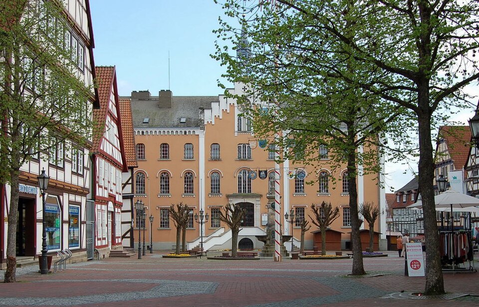 Umzug von Hofgeismar nach Zypern per Container: Hofgeismar Rathaus – Foto: Benutzer-ID 85797, Public domain, via Wikimedia Commons Umzug von Hofgeismar nach Zypern per Container: Hofgeismar Rathaus