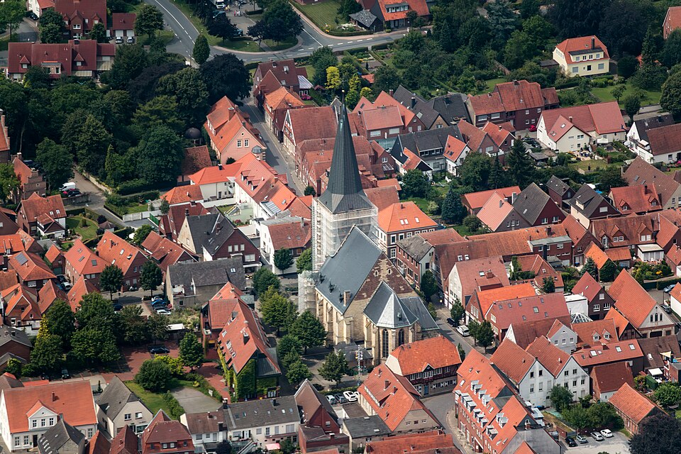 Umzug von Horstmar nach Zypern per Container: Horstmar, St.-Gertrud-Kirche – Foto: Dietmar Rabich, CC BY-SA 4.0, via Wikimedia Commons Umzug von Horstmar nach Zypern per Container: Horstmar, St.-Gertrud-Kirche