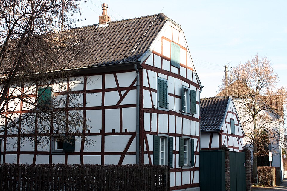 Umzug von Hürth nach Zypern per Container: Alt Hürth Löhrerhof – Foto: HOWI - Horsch, Willy, CC BY 3.0, via Wikimedia Commons Umzug von Hürth nach Zypern per Container: Alt Hürth Löhrerhof