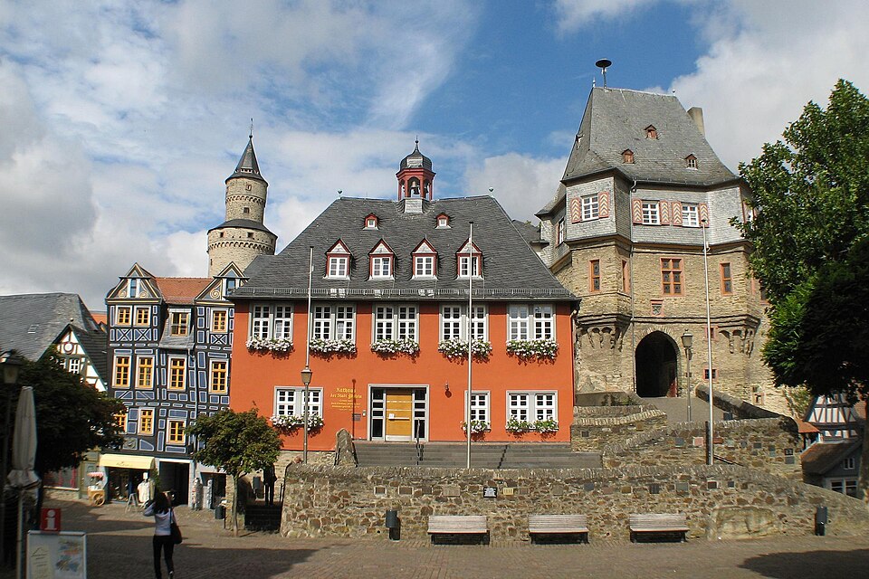 Umzug von Idstein nach Zypern per Container: Rathaus in Idstein – Foto: Oliver Abels (SBT), CC BY 2.5, via Wikimedia Commons Umzug von Idstein nach Zypern per Container: Rathaus in Idstein