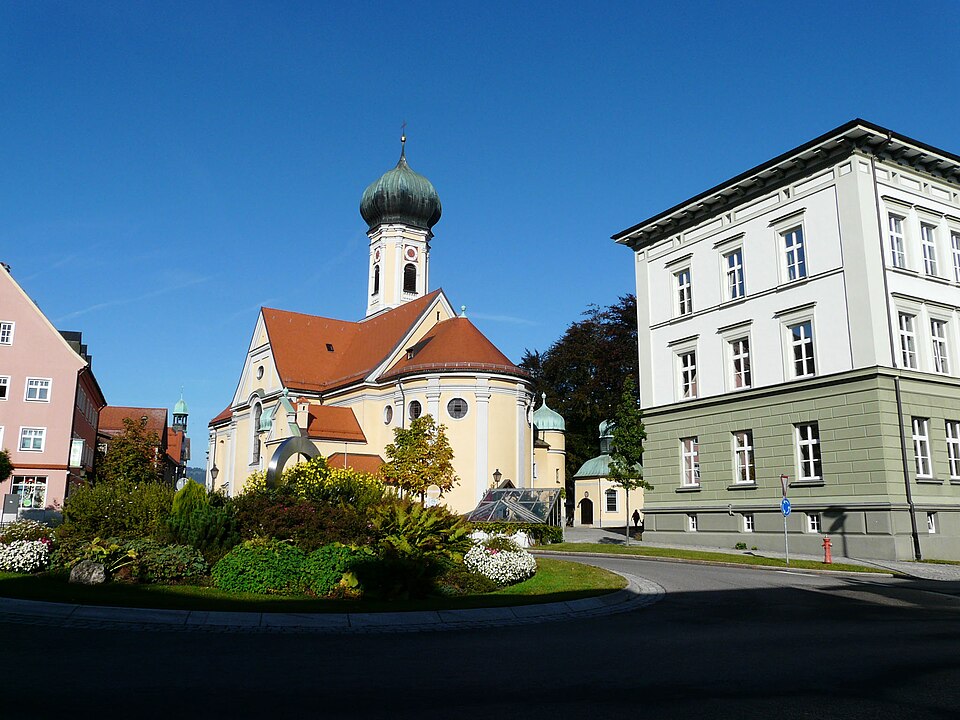 Umzug von Immenstadt im Allgäu nach Zypern per Container: Immenstadt, Stadtpfarrkirche, Ölbergkapelle, Volksschule in Immenst