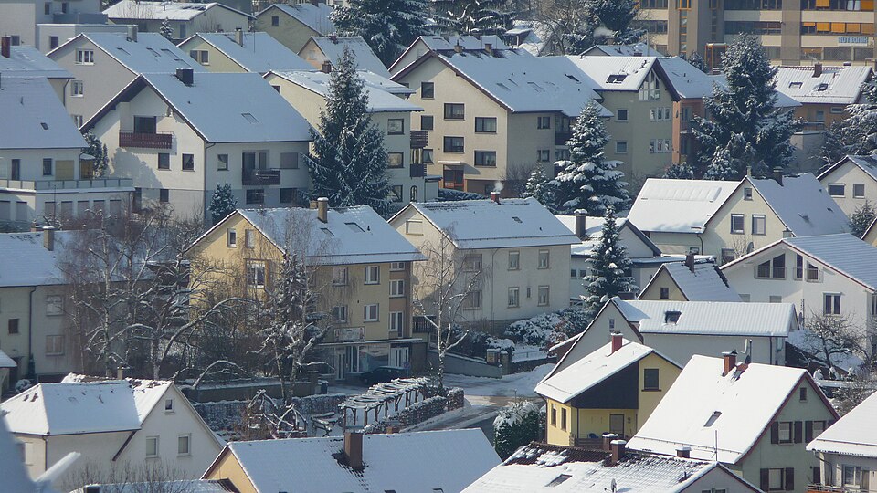 Umzug von Ispringen nach Zypern per Container: Ispringen im Winter – Foto: Autor5492, Public domain, via Wikimedia Commons Umzug von Ispringen nach Zypern per Container: Ispringen im Winter
