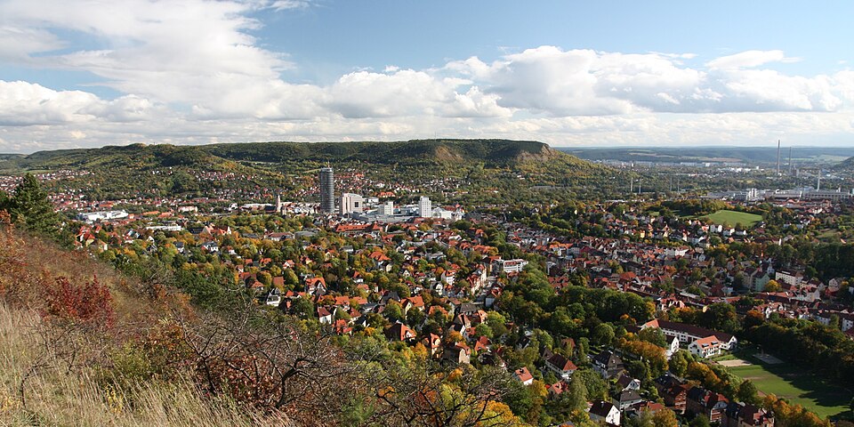 Umzug von Jena nach Zypern per Container: View over Jena – Foto: Lars0001, Public domain, via Wikimedia Commons Umzug von Jena nach Zypern per Container: View over Jena