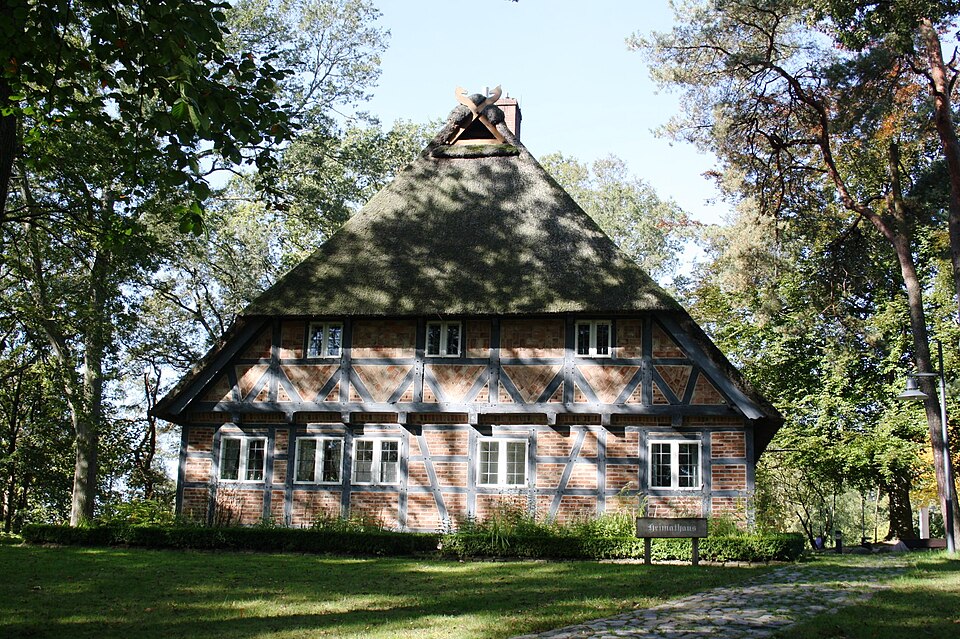 Umzug von Jesteburg nach Zypern per Container: Heimathaus Jesteburg – Foto: Heide-Daniel, CC BY-SA 3.0, via Wikimedia Commons Umzug von Jesteburg nach Zypern per Container: Heimathaus Jesteburg