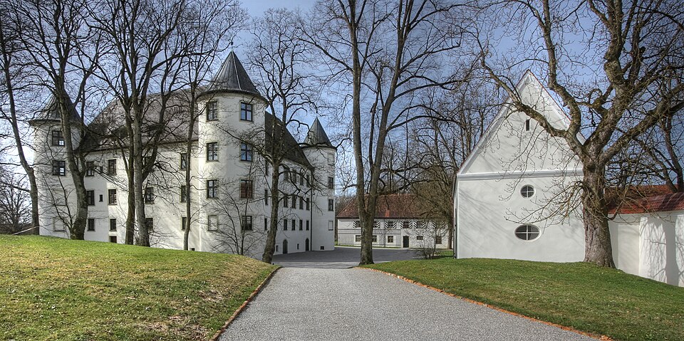 Umzug von Jettingen-Scheppach nach Zypern per Container: Jettingen-Scheppach, Stauffenberg Schloss – Foto: Elke Wetzig (elya), CC BY-SA 3.0, via Wikimedia Commons Umzug von Jettingen-Scheppach nach Zypern per Container: Jettingen-Scheppach, Stauffenberg Schloss