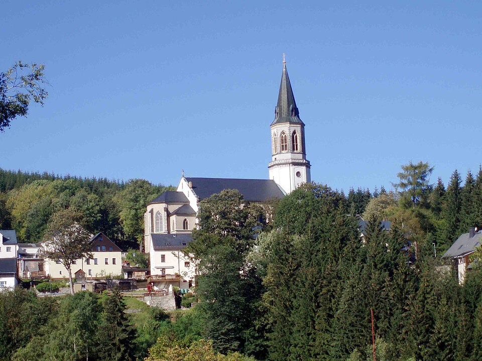 Umzug von Johanngeorgenstadt nach Zypern per Container: Stadtansicht Johanngeorgenstadt – Foto: Benutzer:Hejkal, CC BY-SA 2.0 de, via Wikimedia Commons Umzug von Johanngeorgenstadt nach Zypern per Container: Stadtansicht Johanngeorgenstadt