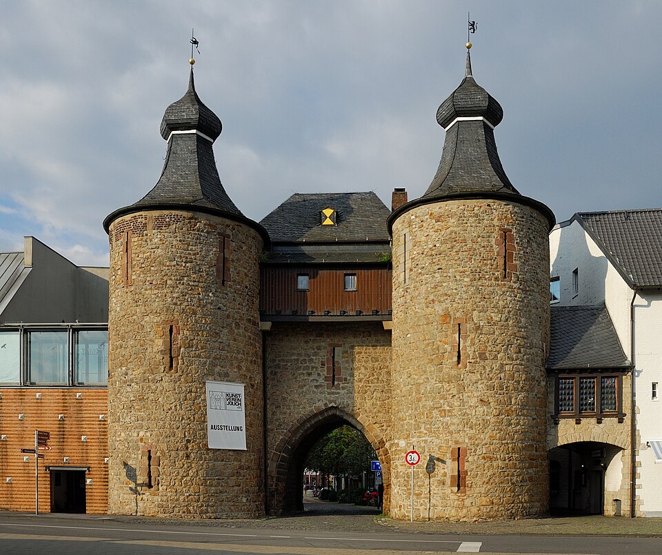 Umzug von Jülich nach Zypern per Container: Hexenturm Jülich-DSC