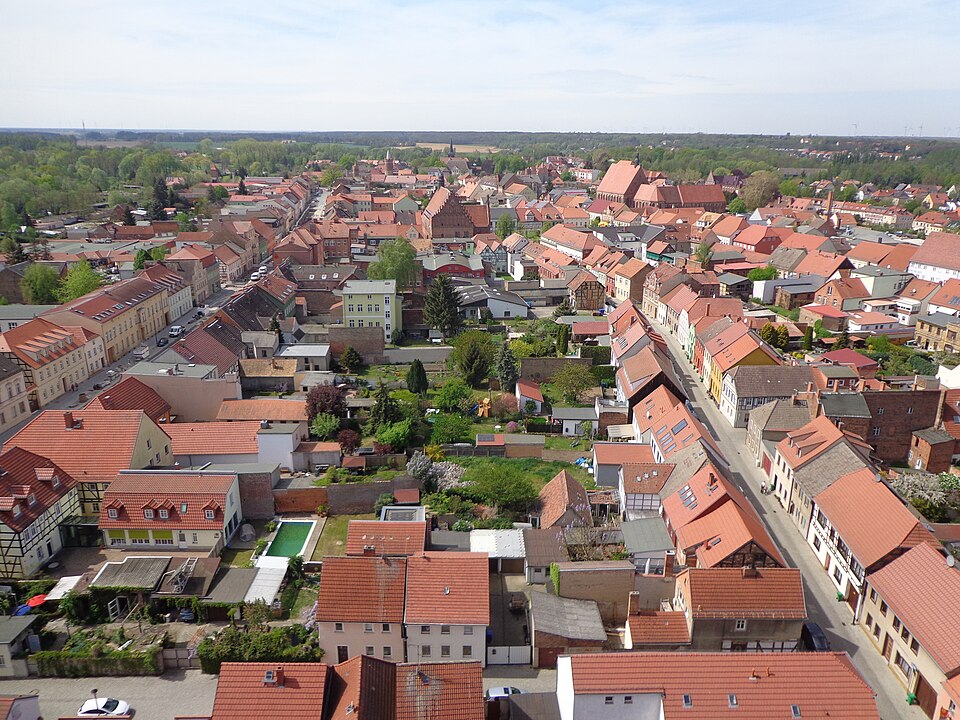 Umzug von Jüterbog nach Zypern per Container: Jüterbog April – Foto: Edelseider, CC BY-SA 4.0, via Wikimedia Commons Umzug von Jüterbog nach Zypern per Container: Jüterbog April