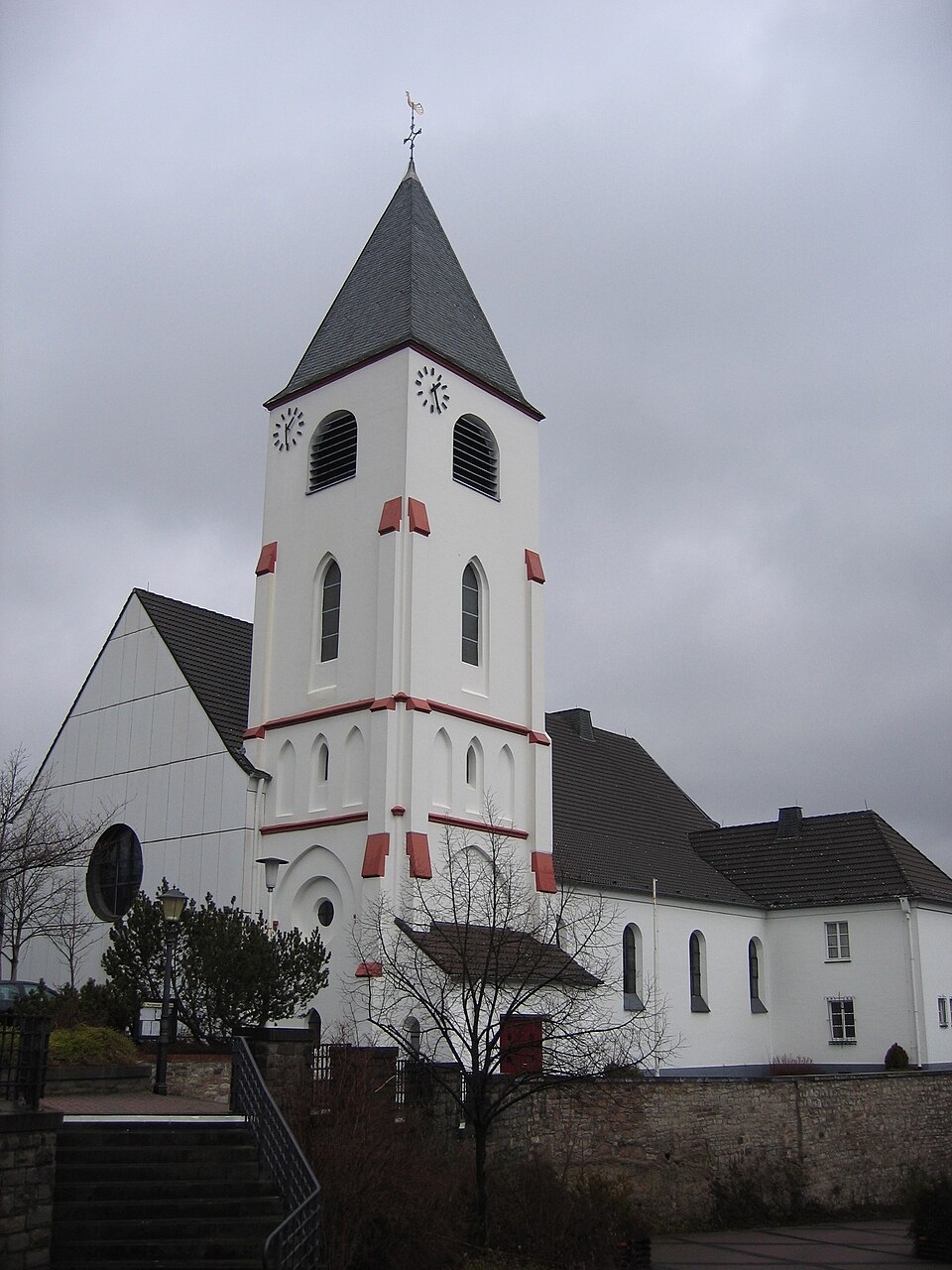 Umzug von Kall nach Zypern per Container: Nikolaus Kirche kall