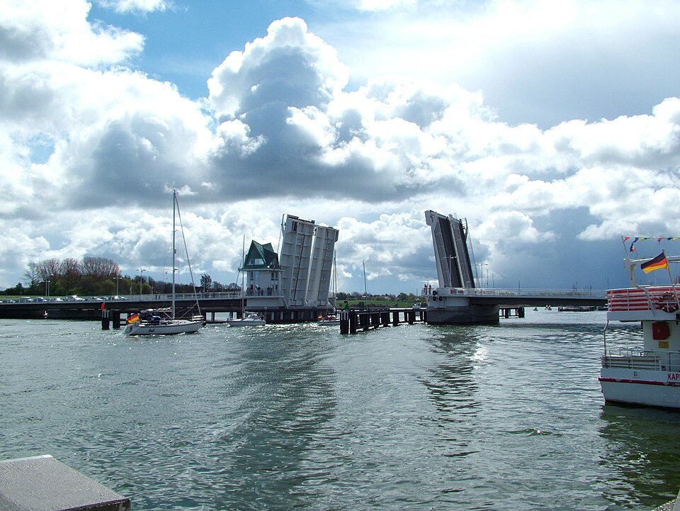 Umzug von Kappeln nach Zypern per Container: Kappeln Klappbruecke