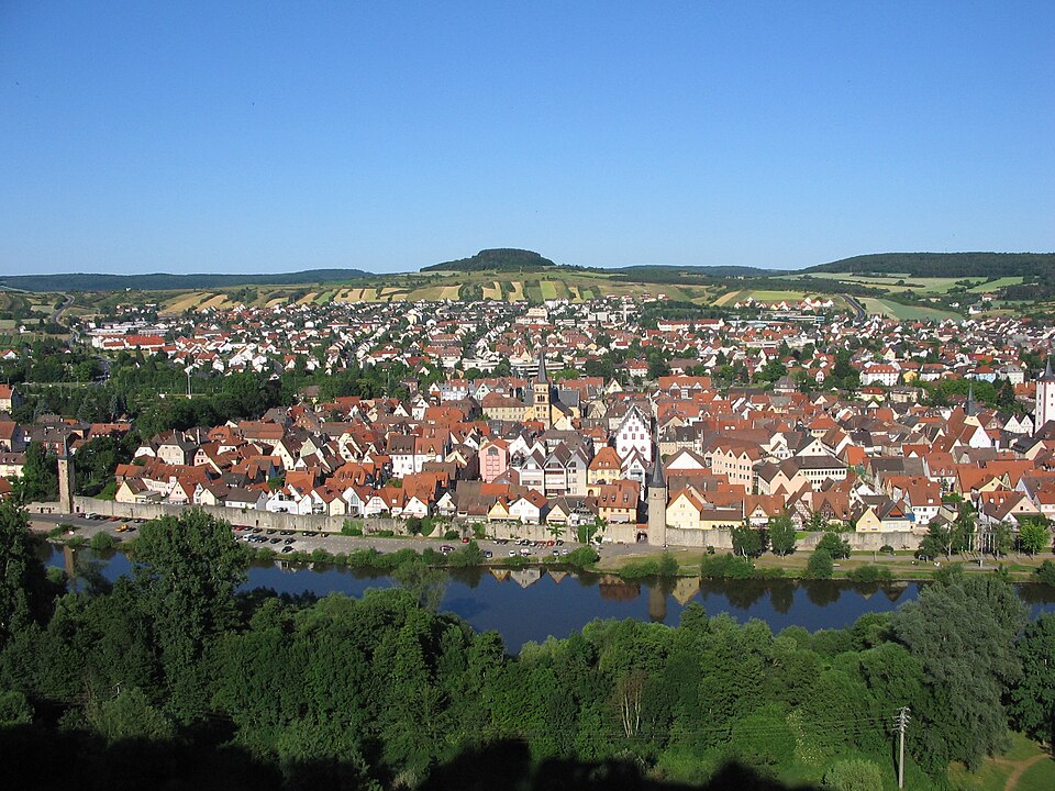 Umzug von Karlstadt nach Zypern per Container: Karlstadt von der Karlsburg – Foto: The original uploader was Gerdt at German Wikipedia., CC BY-SA 3.0, via Wikimedia Commons Umzug von Karlstadt nach Zypern per Container: Karlstadt von der Karlsburg