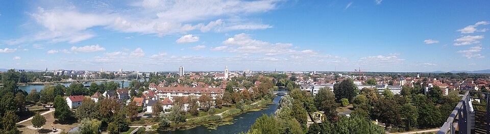 Umzug von Kehl nach Zypern per Container: Panorama Kehl-Straßburg Weißtannenturm – Foto: Karthoo, CC0, via Wikimedia Commons Umzug von Kehl nach Zypern per Container: Panorama Kehl-Straßburg Weißtannenturm