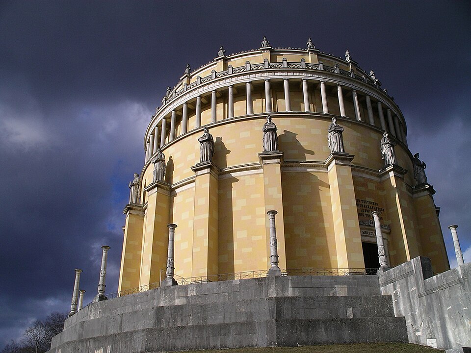 Umzug von Kelheim nach Zypern per Container: Befreiungshalle kelheim – Foto: Michael.chlistalla, CC BY-SA 3.0, via Wikimedia Commons Umzug von Kelheim nach Zypern per Container: Befreiungshalle kelheim