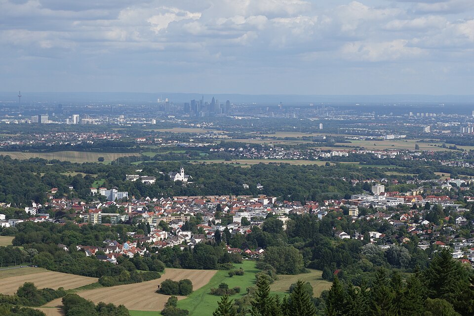 Umzug von Kelkheim (Taunus) nach Zypern per Container: Blick vom Großen Mannstein am Staufen in Kelkheim (Taunus) – Foto: X-angel, CC BY-SA 4.0, via Wikimedia Commons Umzug von Kelkheim (Taunus) nach Zypern per Container: Blick vom Großen Mannstein am Staufen in Kelkheim (Taunus)