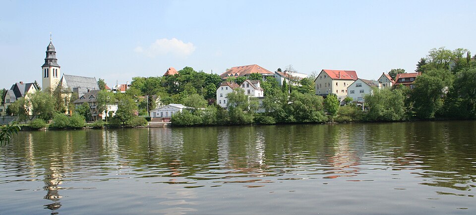 Umzug von Kelsterbach nach Zypern per Container: Mainufer Kelsterbach – Foto: A. Köhler, CC BY-SA 3.0, via Wikimedia Commons Umzug von Kelsterbach nach Zypern per Container: Mainufer Kelsterbach