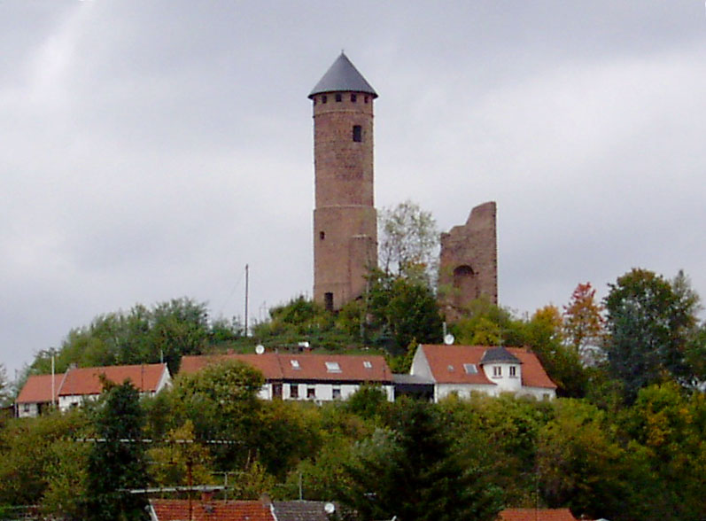 Umzug von Kirkel nach Zypern per Container: Burgruine von Kirkel – Foto: Christian Bohr at de.wikipedia, CC BY-SA 3.0, via Wikimedia Commons Umzug von Kirkel nach Zypern per Container: Burgruine von Kirkel