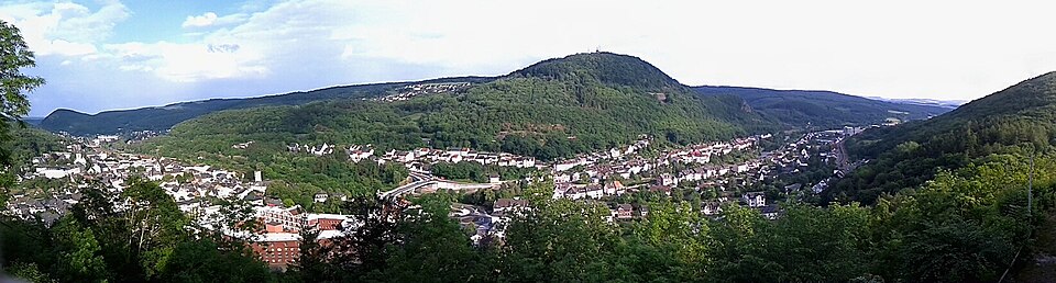 Umzug von Kirn nach Zypern per Container: Panorama of Kirn, Germany – Foto: Justus Blümer, CC BY-SA 3.0, via Wikimedia Commons Umzug von Kirn nach Zypern per Container: Panorama of Kirn, Germany