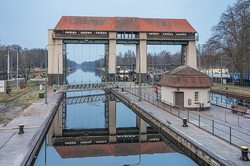 Umzug von Kleinmachnow nach Zypern per Container: Kleinmachnow Machnower Schleuse – Foto: A.Savin, FAL, via Wikimedia Commons Umzug von Kleinmachnow nach Zypern per Container: Kleinmachnow Machnower Schleuse