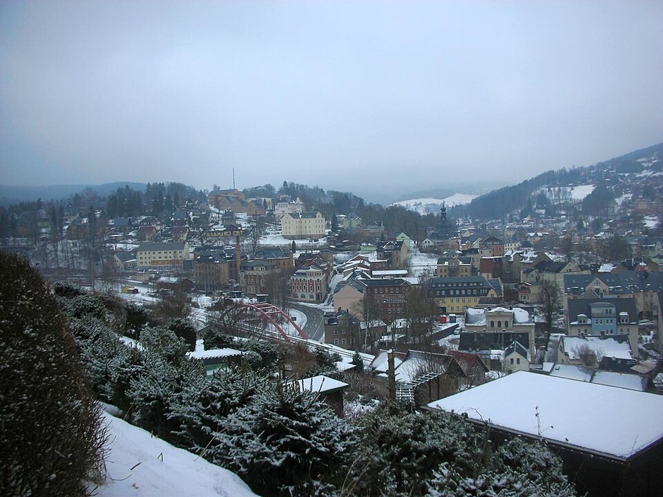 Umzug von Klingenthal nach Zypern per Container: Klingenthal blick zentrum – Foto: Straktur, Public domain, via Wikimedia Commons Umzug von Klingenthal nach Zypern per Container: Klingenthal blick zentrum