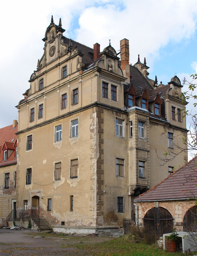 Umzug von Klipphausen nach Zypern per Container: Gauernitz Schloss in Klipphausen – Foto: User:Kolossos, CC BY-SA 3.0, via Wikimedia Commons Umzug von Klipphausen nach Zypern per Container: Gauernitz Schloss in Klipphausen
