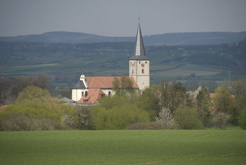 Umzug von Knetzgau nach Zypern per Palette: Gemeinde Knetzgau Unterfranken St Bartholomäus – Foto: N. Viering / Benutzer:DALIBRI, CC BY-SA 2.0 de, via Wikimedia Commons Umzug von Knetzgau nach Zypern per Palette: Gemeinde Knetzgau Unterfranken St Bartholomäus