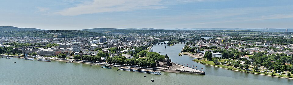 Umzug von Koblenz nach Zypern per Container: Panorama von Festung Ehrenbreitstein in Koblenz – Foto: Taxiarchos228, FAL, via Wikimedia Commons Umzug von Koblenz nach Zypern per Container: Panorama von Festung Ehrenbreitstein in Koblenz