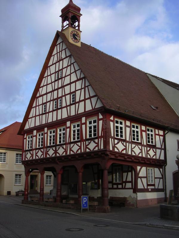 Umzug von Königsbach-Stein nach Zypern per Container: KS SteinRathaus in Königsbach-Stein