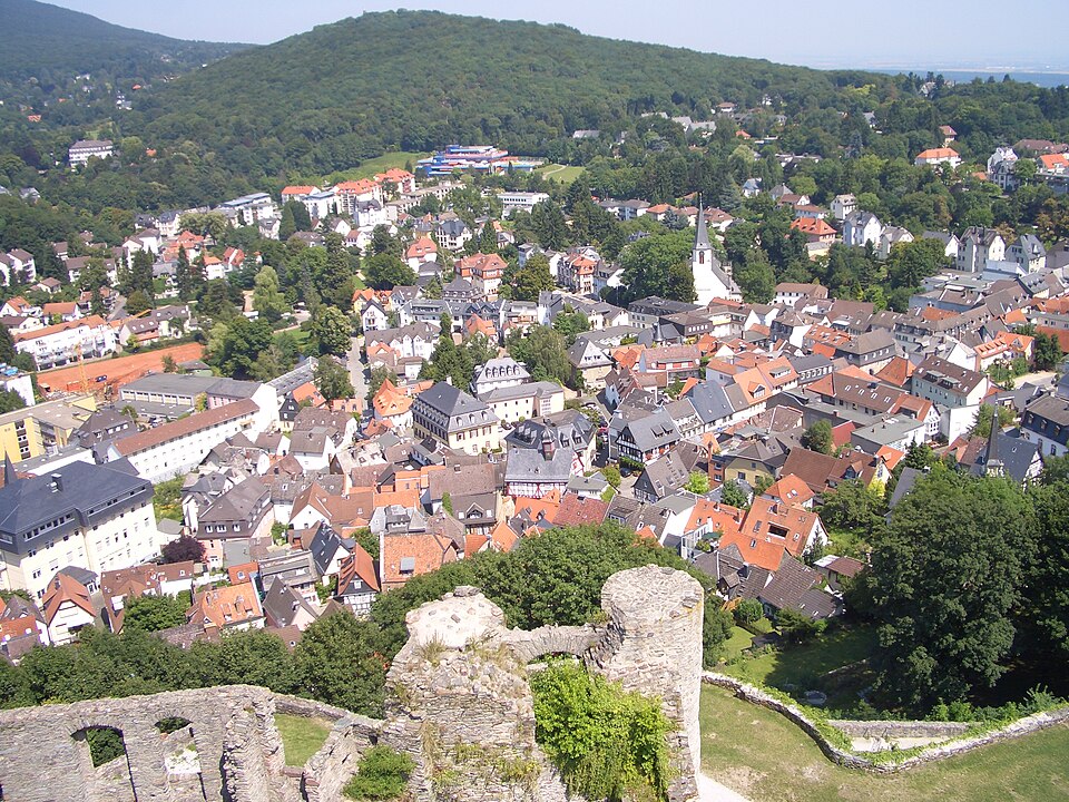 Umzug von Königstein im Taunus nach Zypern per Palette: Koenigstein im Taunus Stadt von Burg in Königstein im Taunus – Foto: Brion Vibber, CC BY-SA 3.0, via Wikimedia Commons Umzug von Königstein im Taunus nach Zypern per Palette: Koenigstein im Taunus Stadt von Burg in Königstein im Taunus