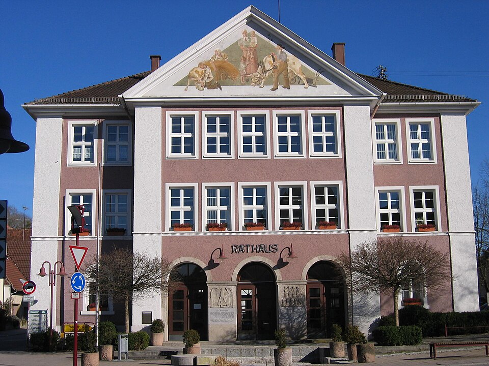 Umzug von Krauchenwies nach Zypern per Palette: Krauchenwies Rathaus – Foto: Manuel Heinemann, CC BY-SA 3.0, via Wikimedia Commons Umzug von Krauchenwies nach Zypern per Palette: Krauchenwies Rathaus