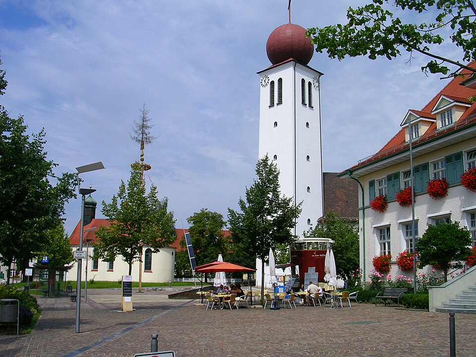 Umzug von Kressbronn am Bodensee nach Zypern per Container: Kressbronn church and chapell in Kressbronn am Bodensee – Foto: Giacomo1970, CC BY-SA 3.0, via Wikimedia Commons Umzug von Kressbronn am Bodensee nach Zypern per Container: Kressbronn church and chapell in Kressbronn am Bodensee