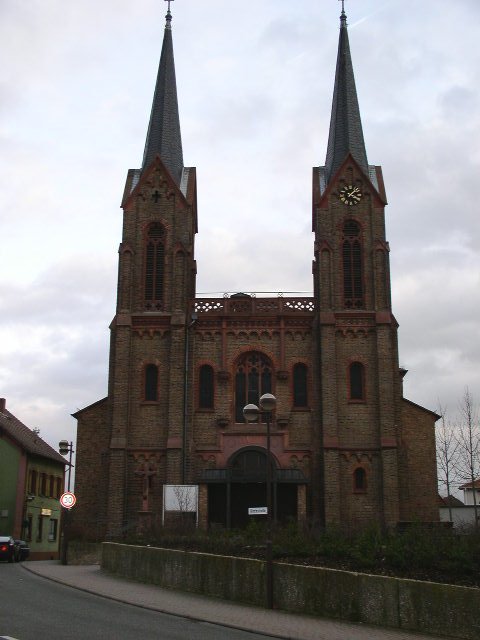 Umzug von Kriftel nach Zypern per Container: Stadtansicht Kriftel – Foto: Kiker99, CC BY-SA 3.0, via Wikimedia Commons Umzug von Kriftel nach Zypern per Container: Stadtansicht Kriftel