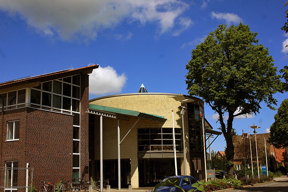 Umzug von Kronshagen nach Zypern per Container: Rathaus Kronshagen ( ) – Foto: Rüdiger Stehn from Kiel, Deutschland, CC BY-SA 2.0, via Wikimedia Commons Umzug von Kronshagen nach Zypern per Container: Rathaus Kronshagen ( )