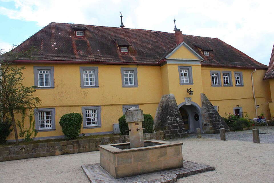 Umzug von Küps nach Zypern per Container: Küps Schloss Neu Brunnen