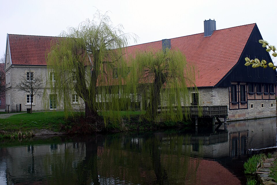 Umzug von Laer nach Zypern per Container: Laer Rathaus – Foto: Rüdiger Wölk, CC BY-SA 2.5, via Wikimedia Commons Umzug von Laer nach Zypern per Container: Laer Rathaus