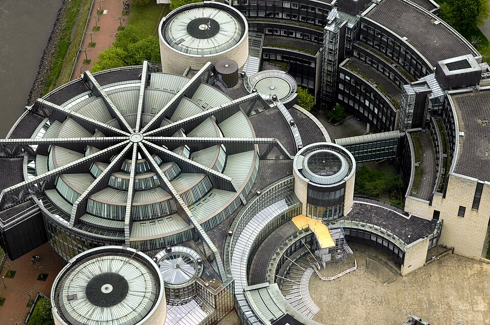 Umzug von Lage nach Zypern per Container: Landtag NRW in Lage – Foto: Varus111, CC BY-SA 4.0, via Wikimedia Commons Umzug von Lage nach Zypern per Container: Landtag NRW in Lage