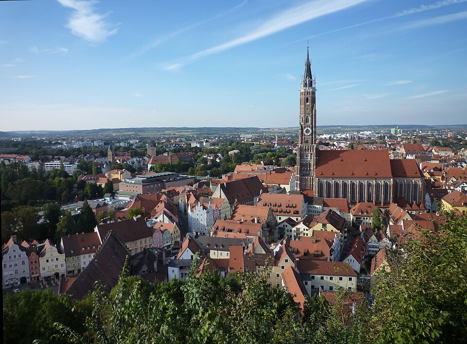Umzug von Landshut nach Zypern per Container: Kirche St. Martin Jh. Sicht von der Burg in Landshut – Foto: Franzfoto, CC BY-SA 3.0, via Wikimedia Commons Umzug von Landshut nach Zypern per Container: Kirche St. Martin Jh. Sicht von der Burg in Landshut