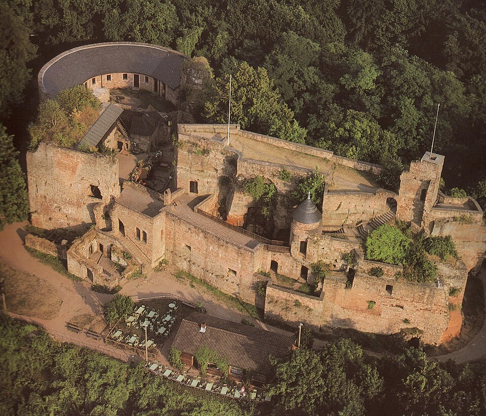 Umzug von Landstuhl nach Zypern per Container: Burg Nanstein "von oben" in Landstuhl