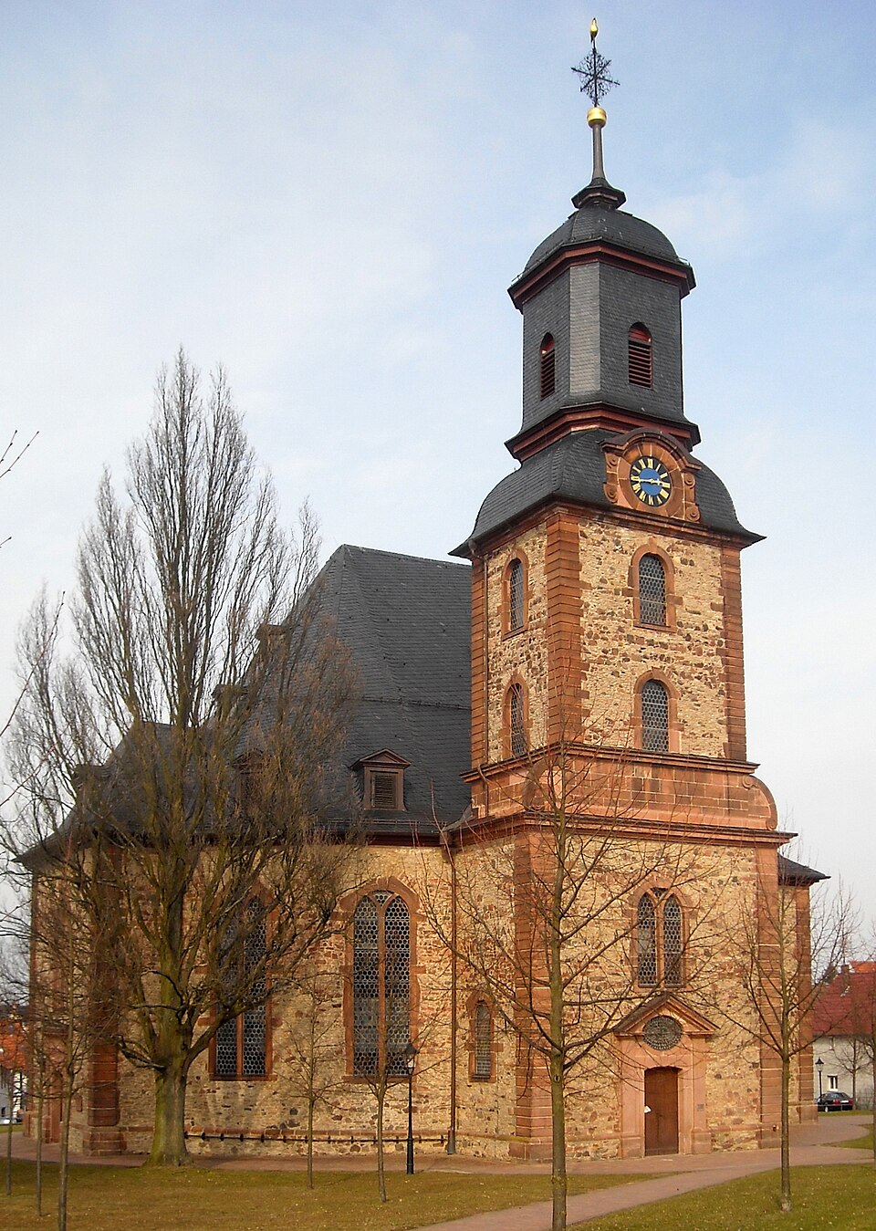 Umzug von Langenselbold nach Zypern per Container: Langenselbold Evangelische Kirche – Foto: Rudolf Stricker, Attribution, via Wikimedia Commons Umzug von Langenselbold nach Zypern per Container: Langenselbold Evangelische Kirche