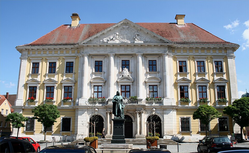 Umzug von Lauingen nach Zypern per Container: Lauingen Rathaus – Foto: Dr. Eugen Lehle, CC BY-SA 3.0, via Wikimedia Commons Umzug von Lauingen nach Zypern per Container: Lauingen Rathaus