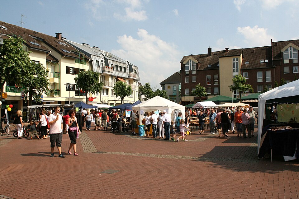 Umzug von Leichlingen (Rheinland) nach Zypern per Container: Leichlingen, Entenrennen, Marktplatz ies in Leichlingen (Rheinla – Foto: Frank Vincentz, CC BY-SA 3.0, via Wikimedia Commons Umzug von Leichlingen (Rheinland) nach Zypern per Container: Leichlingen, Entenrennen, Marktplatz ies in Leichlingen (Rheinla