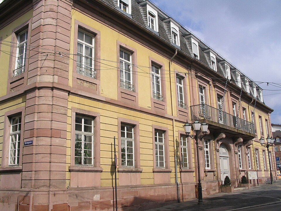 Umzug von Leimen nach Zypern per Container: Rathaus Leimen – Foto: Wikimedia-Autor, Public domain, via Wikimedia Commons Umzug von Leimen nach Zypern per Container: Rathaus Leimen