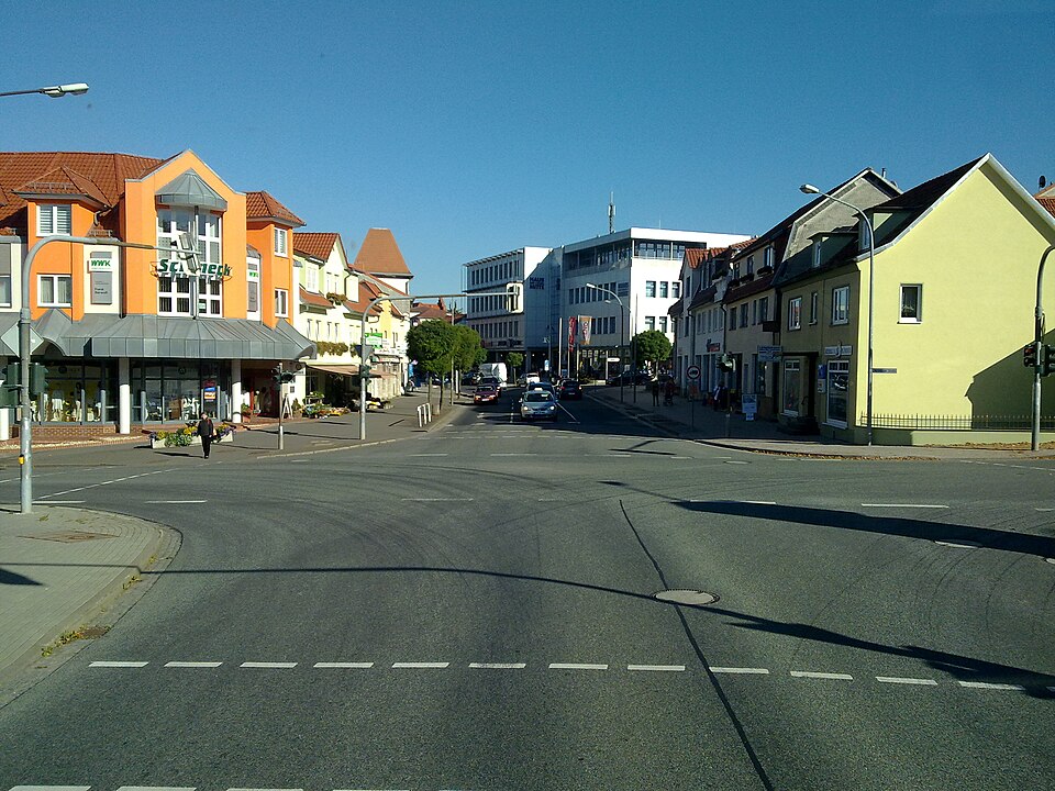 Umzug von Leinefelde-Worbis nach Zypern per Container: Leinefelde, Kreuzung in Leinefelde-Worbis – Foto: Renato Pietsch, CC BY-SA 3.0, via Wikimedia Commons Umzug von Leinefelde-Worbis nach Zypern per Container: Leinefelde, Kreuzung in Leinefelde-Worbis