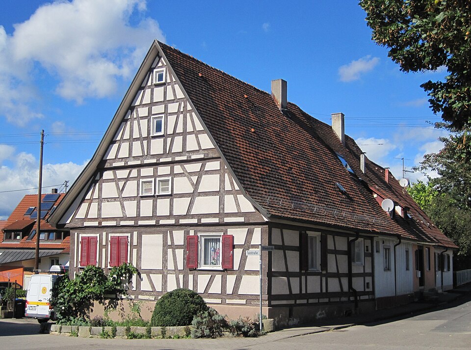 Umzug von Leinfelden-Echterdingen nach Zypern per Container: Leinfelden Unteraichen Fachwerkhaus Uhlandstraße in Leinfelden-E – Foto: Schwäbin, CC BY-SA 3.0 de, via Wikimedia Commons Umzug von Leinfelden-Echterdingen nach Zypern per Container: Leinfelden Unteraichen Fachwerkhaus Uhlandstraße in Leinfelden-E